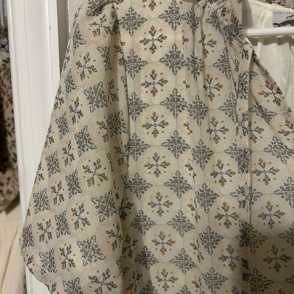 Elegant Cream Patterned Maxi Dress - Picture 2 of 4